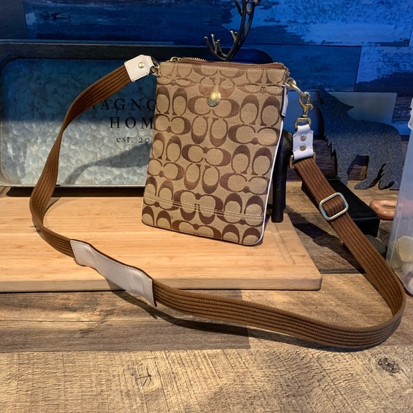 Coach Handbags - Like new Coach crossbody